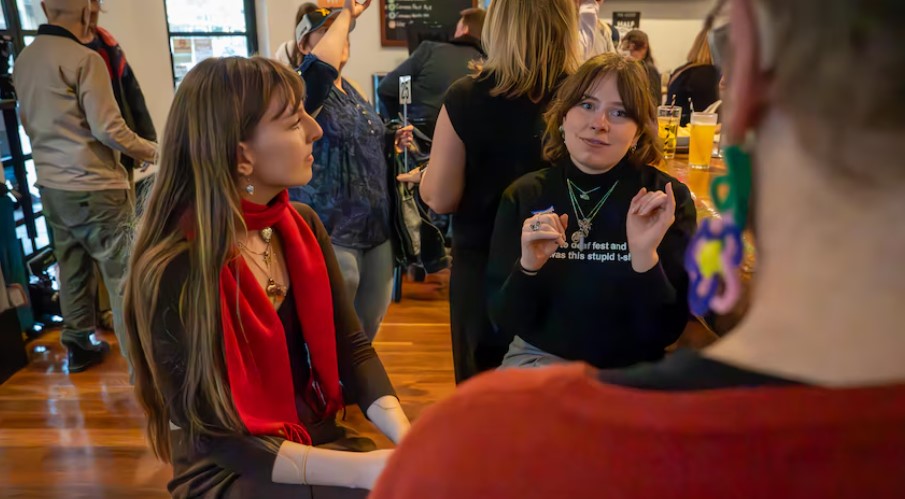 Social group gives deaf people and those who want to learn Auslan safe space to connect