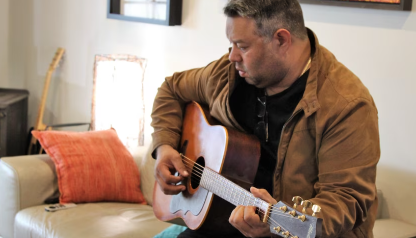 Noongar musician Phil Walleystack shares story of recovery from anxiety and depression