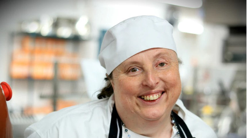 Blind apprentice chef Sarah Elliot a trailblazer for disability sector