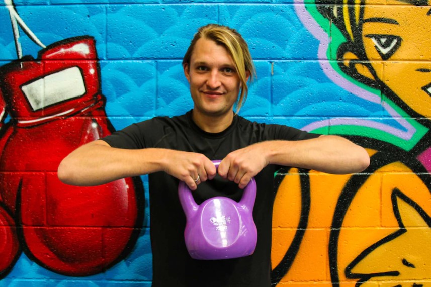 Deaf gym junkie's Auslan fitness classes believed to be Australian first