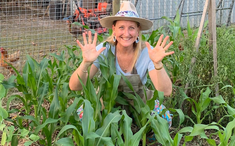 Sharing gardening tips using Auslan and Instagram